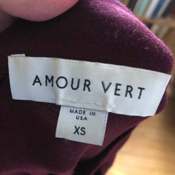 Amour Vert Long-Sleeved Blouse w/ Keyhole Neckline - Picture 16 of 16